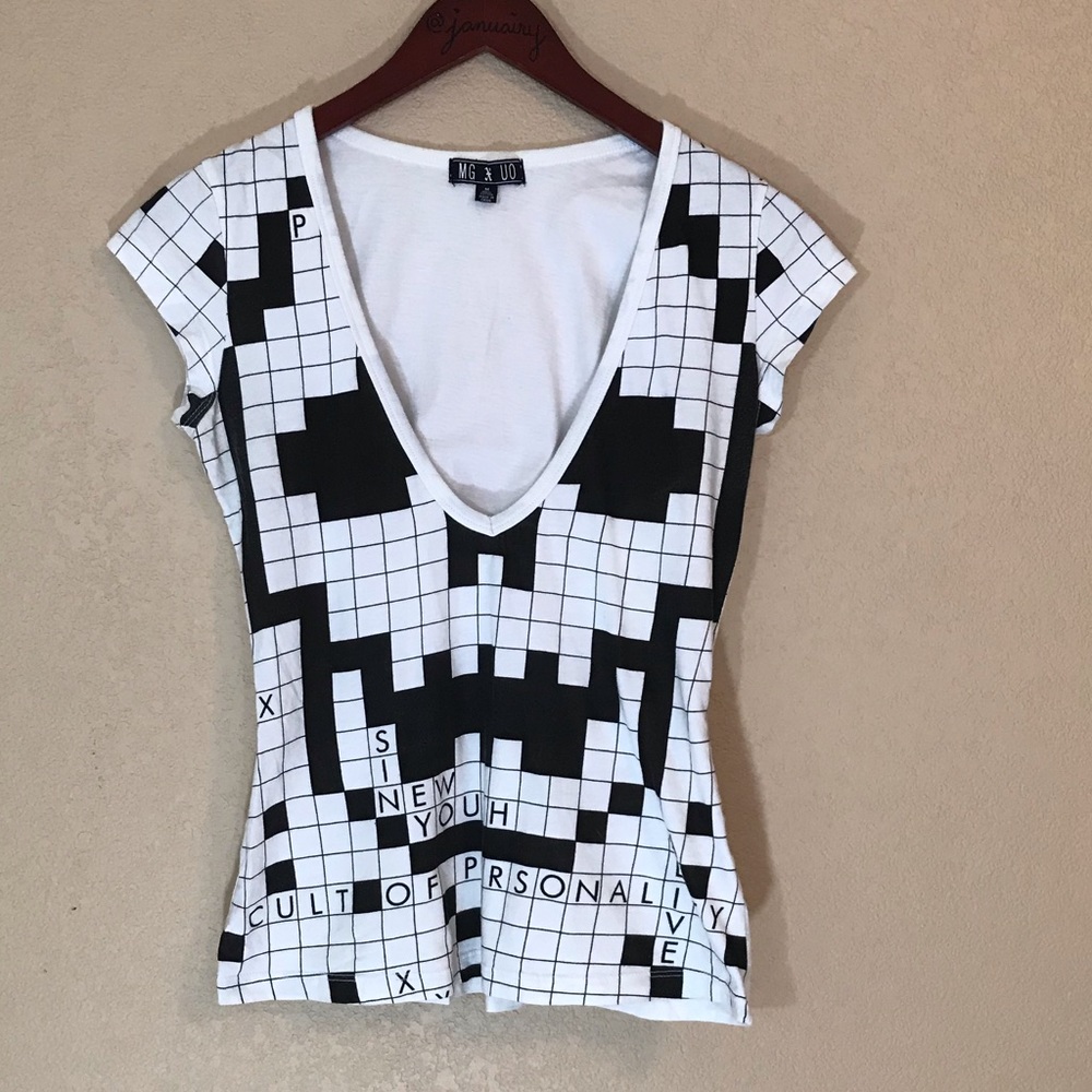 Skull crossword design edgy style v neck tee med.